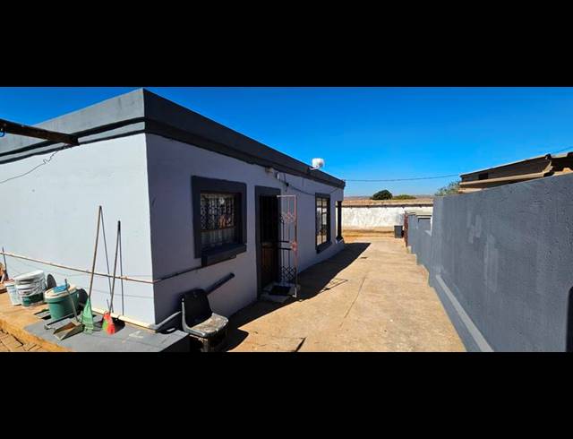 3 BEDROOM HOUSE FOR SALE IN LOTUS GARDENS